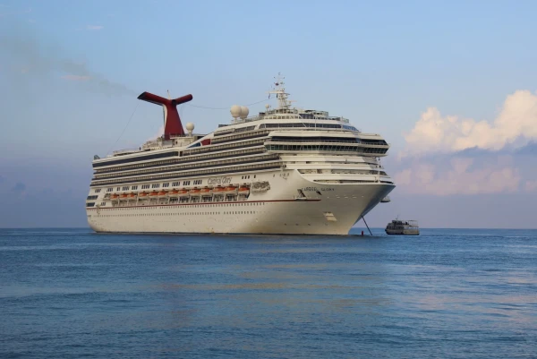 Лайнер Carnival Glory 4*.