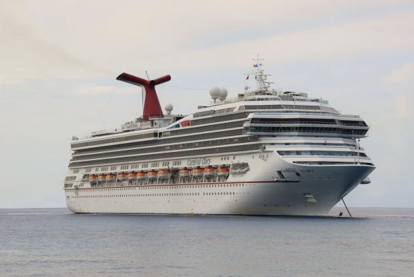 Лайнер Carnival Glory 4*.