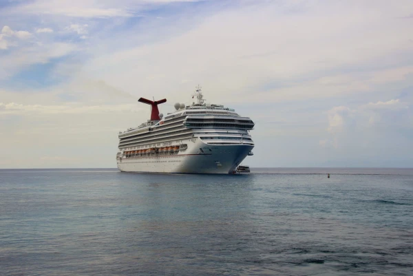 Лайнер Carnival Glory 4*.