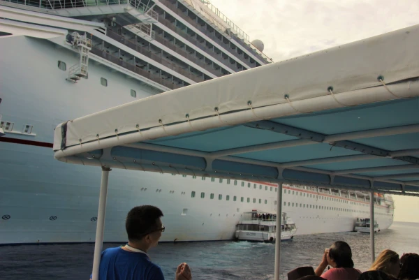 Carnival Glory 4*. Тендер на борт.