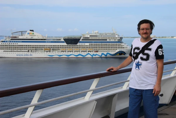 На борту Carnival Glory.