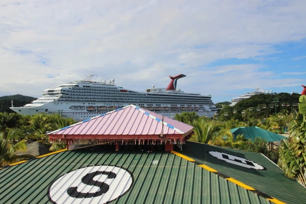 Круизный центр Mahogany Bay. 