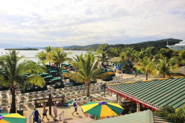 Круизный центр Mahogany Bay. 