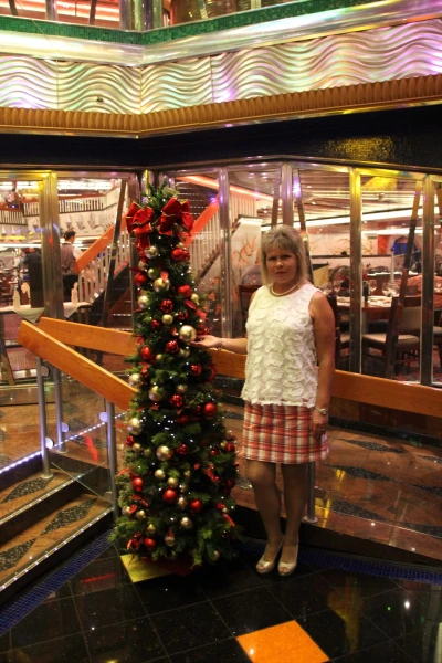 Лайнер Carnival Glory 4*. У Platinum Restaurant.