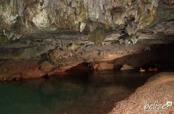 Сплав на тюбингах по реке Branch River через 3 пещеры (cave-tubing).