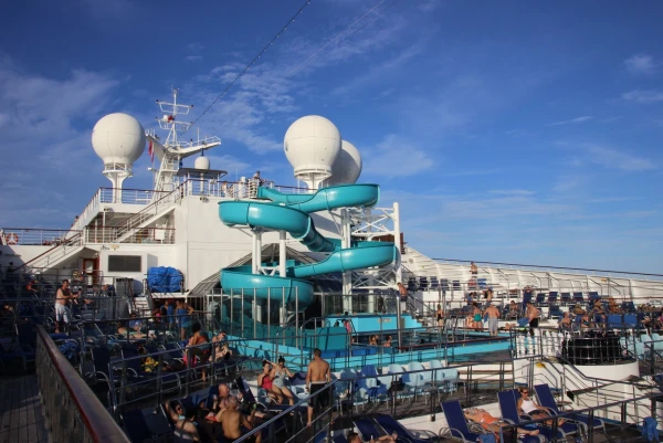 Лайнер Carnival Glory 4*. 