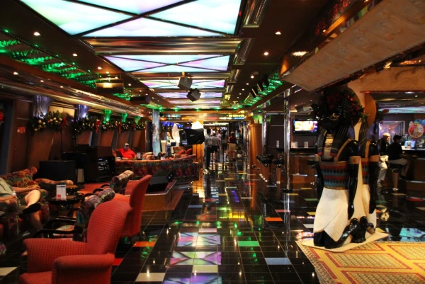 Лайнер Carnival Glory 4*. 