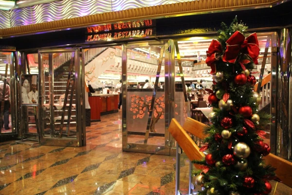 Лайнер Carnival Glory 4*. Platinum Restaurant.