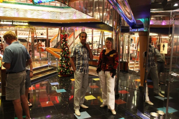 Лайнер Carnival Glory 4*. Platinum Restaurant.