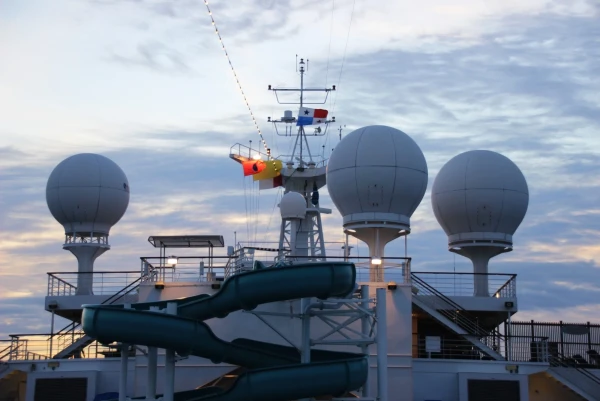 Лайнер Carnival Glory 4*. 