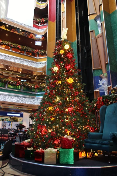 Лайнер Carnival Glory 4*. Ёлочное настроение.