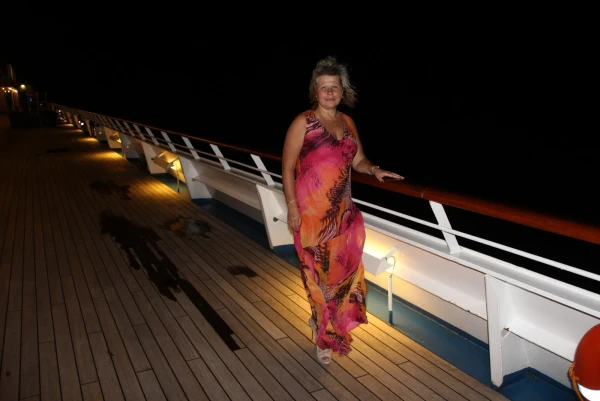Лайнер Carnival Glory. Вечер.