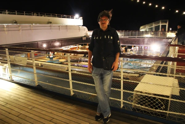 Лайнер Carnival Glory. Вечер.