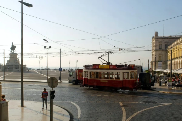 Площадь Коммерции (Praça do Comércio)