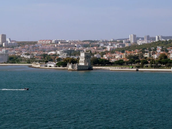 Башня Белем (Torre de Belém) на реке Тежу 