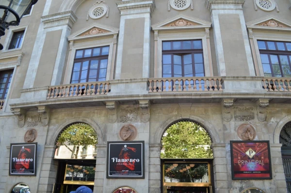 На Рамбле. Старейший театр Барселоны «Принсипаль» (Teatre Principal)