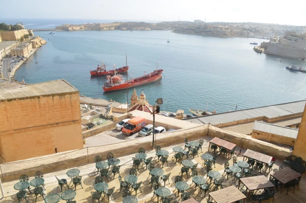 Вид на Grand Harbor из Верхних садов Баракка 