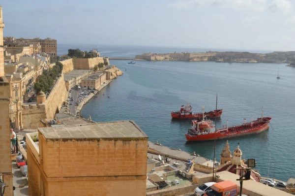 Вид на Grand Harbor из Верхних садов Баракка 