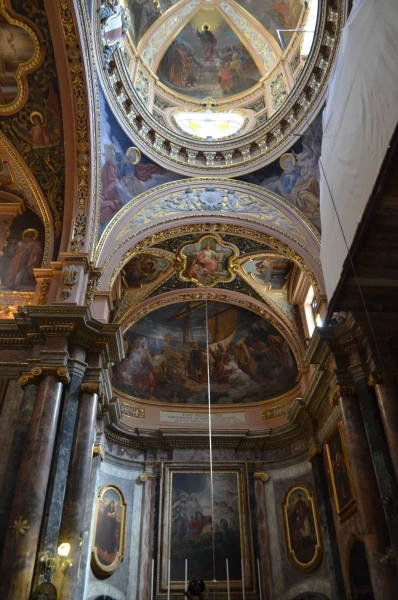 В Церкви Кораблекрушения святого Павла (Collegiate Church of St. Paul’s Shipwreck)