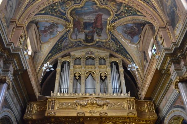 В Церкви Кораблекрушения святого Павла (Collegiate Church of St. Paul’s Shipwreck)