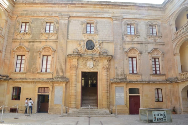 Дворец Вильена (Palazzo Vilhena)