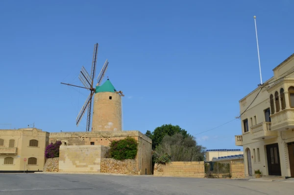 г. Шара. Мельница Та Кола (Ta Kola Windmill)