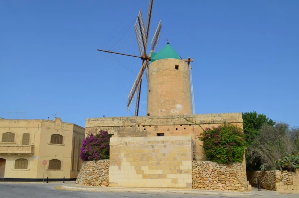 г. Шара. Мельница Та Кола (Ta Kola Windmill)