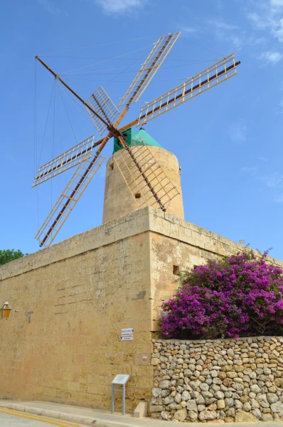 г. Шара. Мельница Та Кола (Ta Kola Windmill)