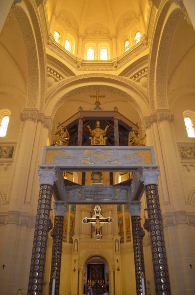 В Церкви Та Пину (Ta Pinu Sanctuary)