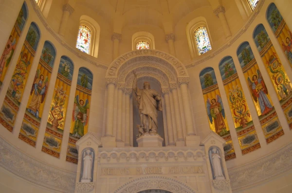 В Церкви Та Пину (Ta Pinu Sanctuary)