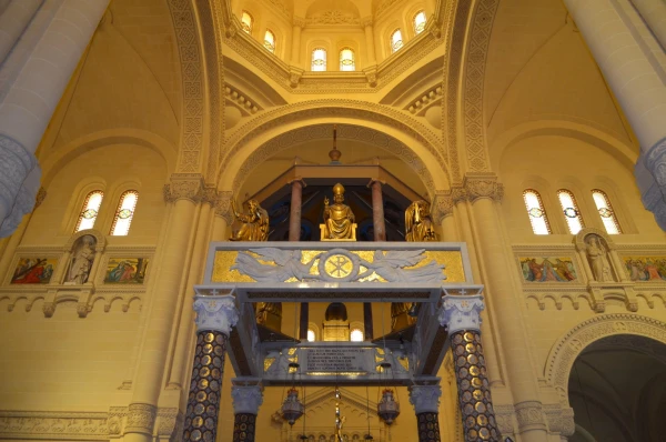 В Церкви Та Пину (Ta Pinu Sanctuary)