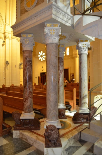 В Церкви Та Пину (Ta Pinu Sanctuary)
