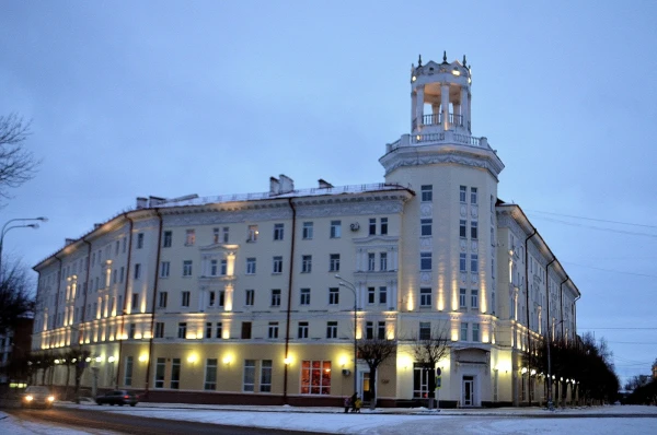Пересечение улиц Ленина и Маяковского