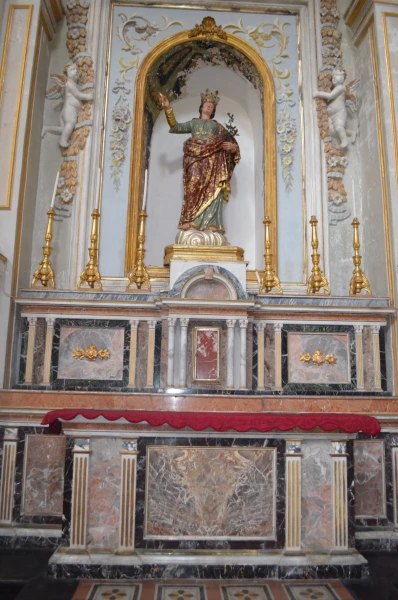 В Церкви Святого Петра (Duomo Di San Pietro)