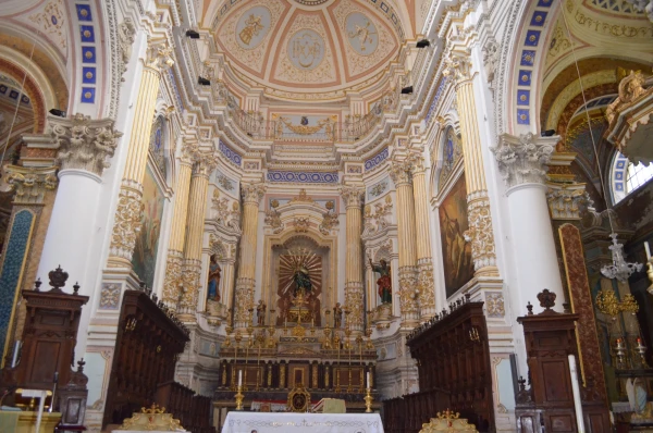 В Церкви Святого Петра (Duomo Di San Pietro)