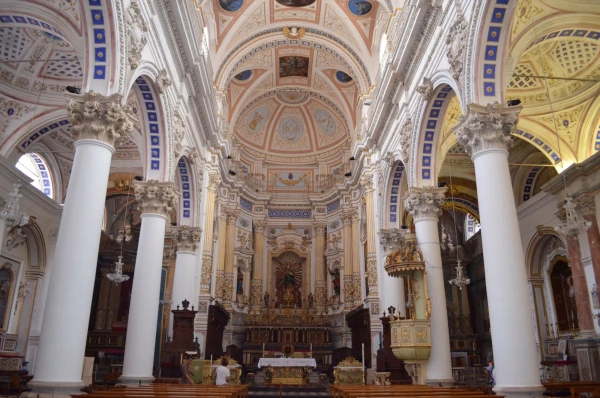 В Церкви Святого Петра (Duomo Di San Pietro)