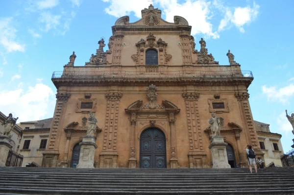 Церковь Святого Петра (Duomo Di San Pietro)