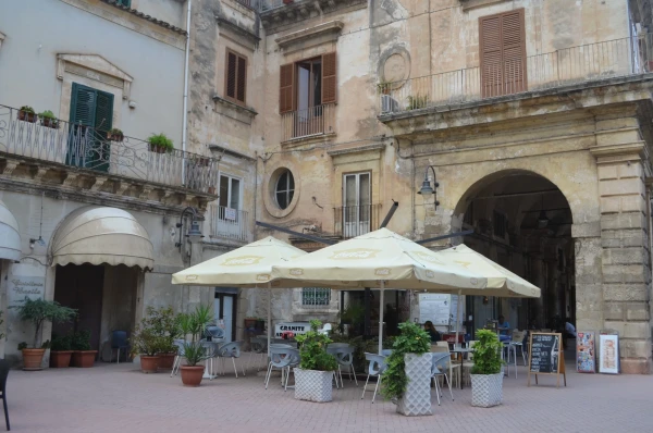 На площади Piazza Matteotti 