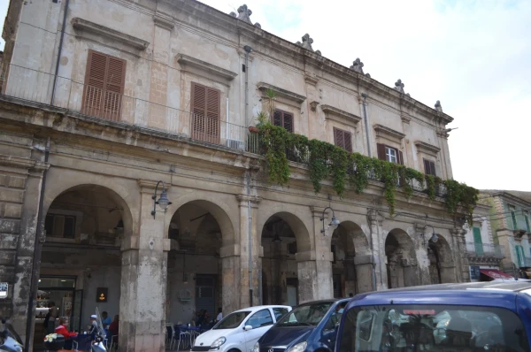 На площади Piazza Matteotti.