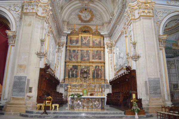 В Кафедральном Соборе святого Георгия (Duomo di San Giorgio) 12 века