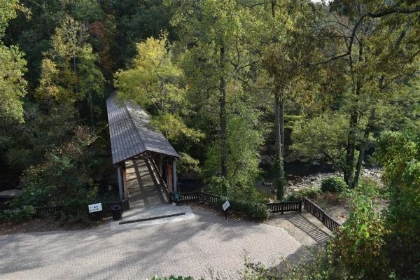 Old Mill Park крытый мостик