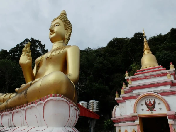 Храм-монастырь  Кхао Ранг (Wat Khao Rang)