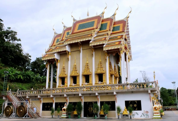 Храм-монастырь  Кхао Ранг (Wat Khao Rang)
