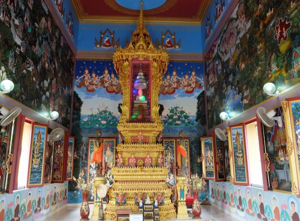 Храм-монастырь  Кхао Ранг (Wat Khao Rang) 
