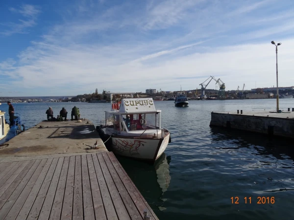 Севастополь. Первым делом - морская прогулка. Наш пароход...