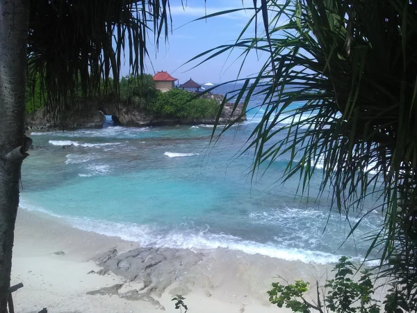 Secret Beach (Нуса Ченинган)