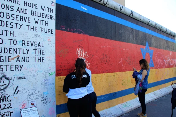 Галерея "East Side Gallery" на Берлинской стене..