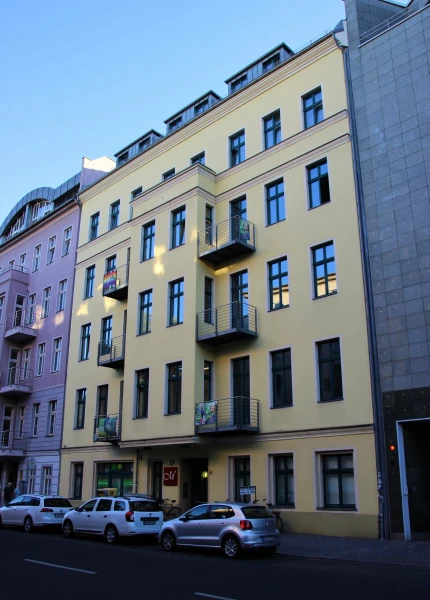 "Mikon Eastgate Hotel" 3*. Фасад на улочку Hessische. 