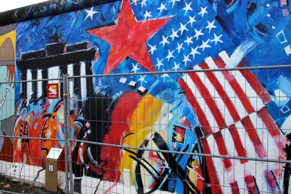 Галерея "East Side Gallery" на Берлинской стене..