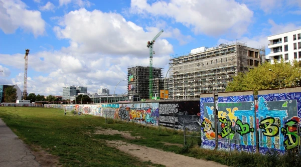 Галерея "East Side Gallery" на Берлинской стене..